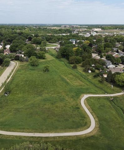 8049 S Waring DRIVE, Oak Creek, WI 53154