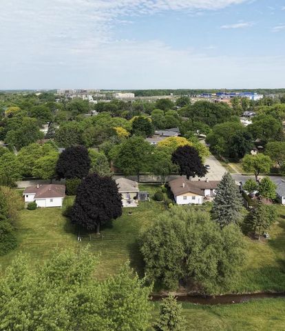 8049 S Waring DRIVE, Oak Creek, WI 53154