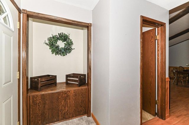 8049 S Waring DRIVE, Oak Creek, WI 53154