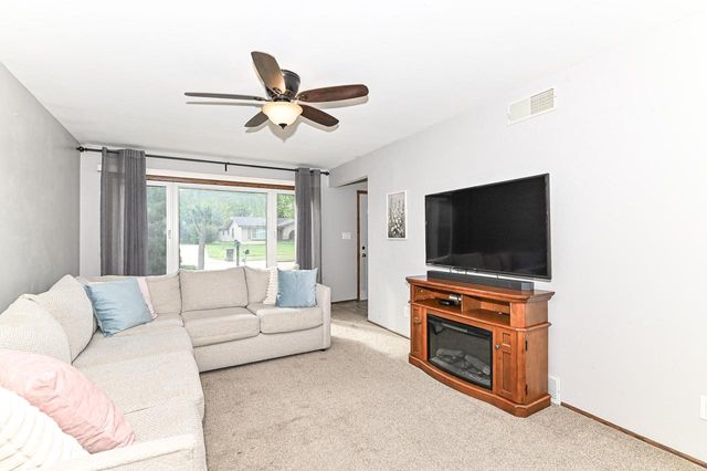8049 S Waring DRIVE, Oak Creek, WI 53154