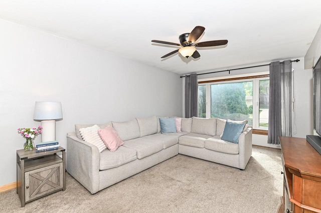 8049 S Waring DRIVE, Oak Creek, WI 53154
