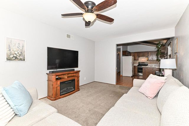 8049 S Waring DRIVE, Oak Creek, WI 53154