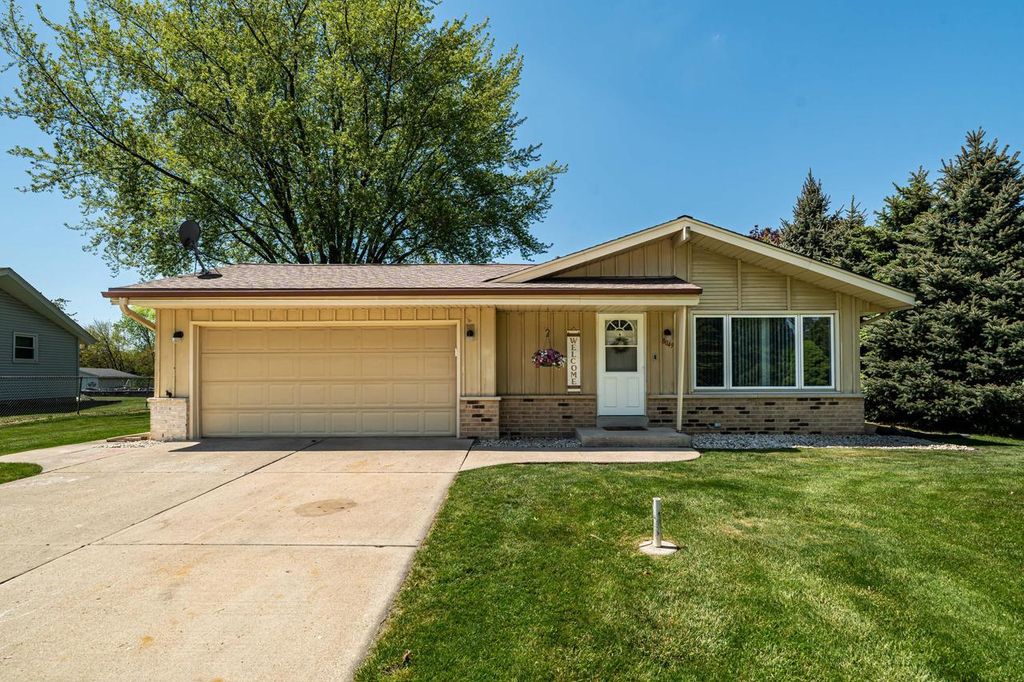 8049 S Waring DRIVE, Oak Creek, WI 53154