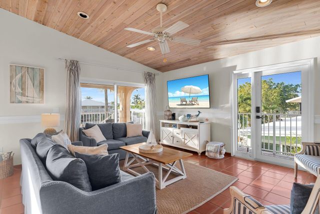 351 10th Street, Key Colony Beach, FL 33051