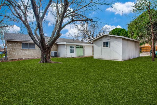 909 Bennett Street, Cedar Hill, TX 75104