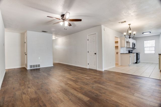 909 Bennett Street, Cedar Hill, TX 75104