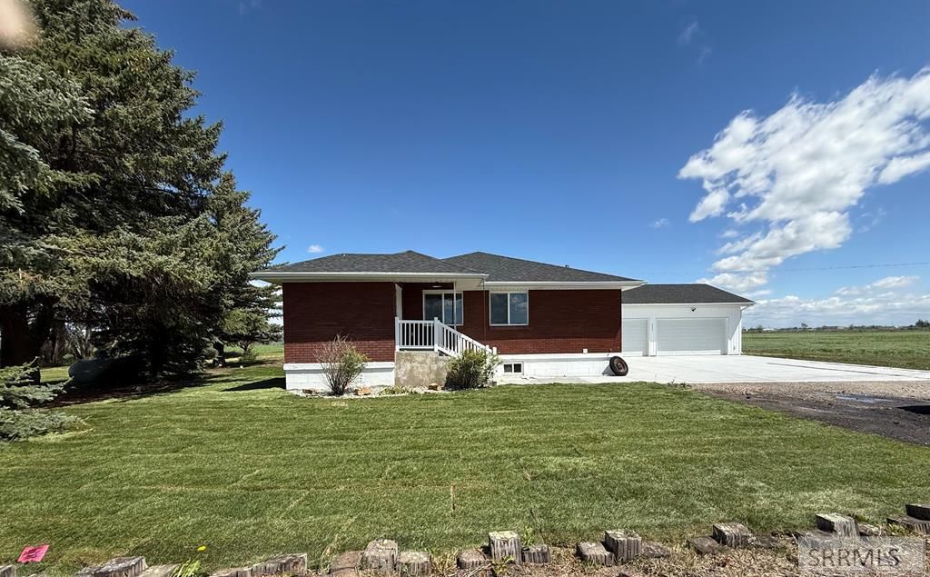 Image 3 of property listing at 3442 E 2000 N, Sugar City, ID 83448