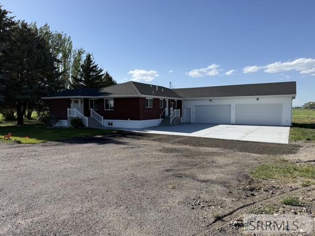 Image 4 of property listing at 3442 E 2000 N, Sugar City, ID 83448