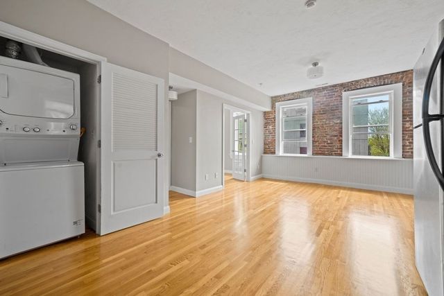 172 Cottage St 5, Boston, MA 02128