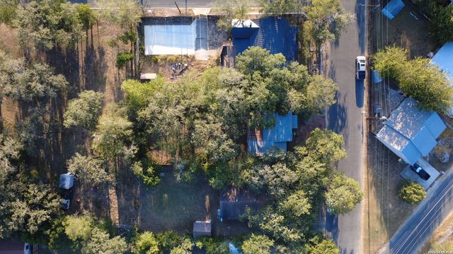 705 E THEISSEN ST, Boerne, TX 78006