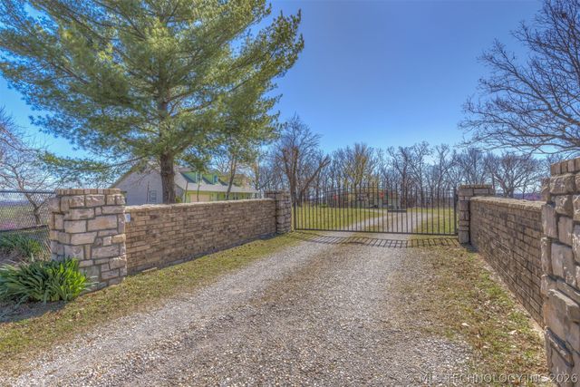 29612 E 32nd Street S, Broken Arrow, OK 74014