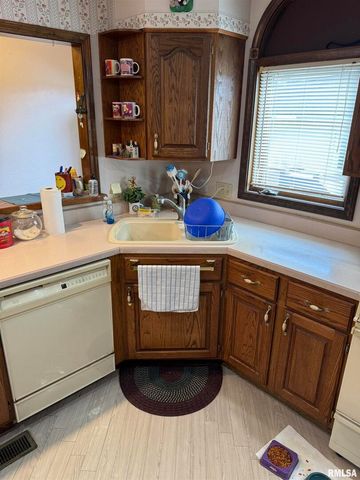 8424 Bolen Store Road, Thompsonville, IL 62890