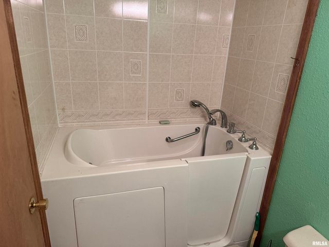 8424 Bolen Store Road, Thompsonville, IL 62890