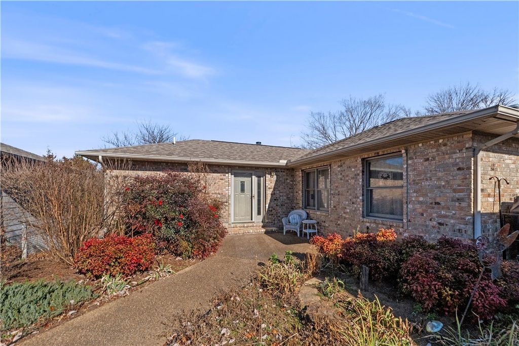 9C Clover Lane, Holiday Island, AR 72631