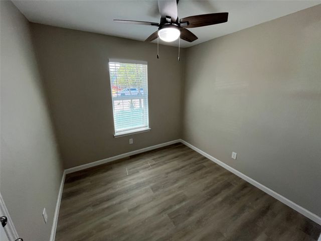 9615 Oak Gate Lane, Dallas, TX 75217