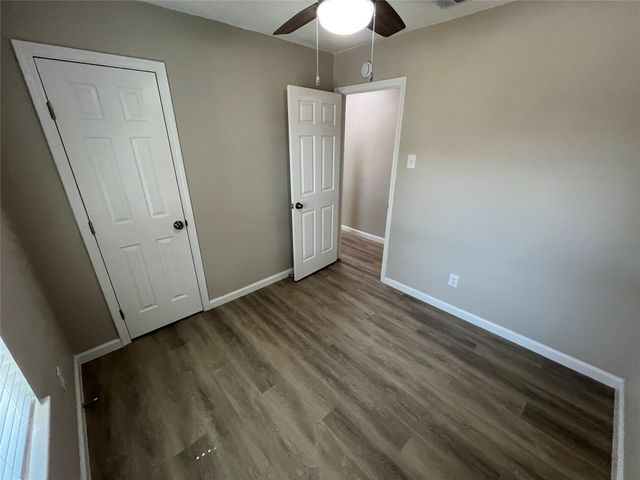 9615 Oak Gate Lane, Dallas, TX 75217