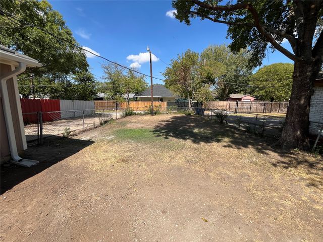 9615 Oak Gate Lane, Dallas, TX 75217