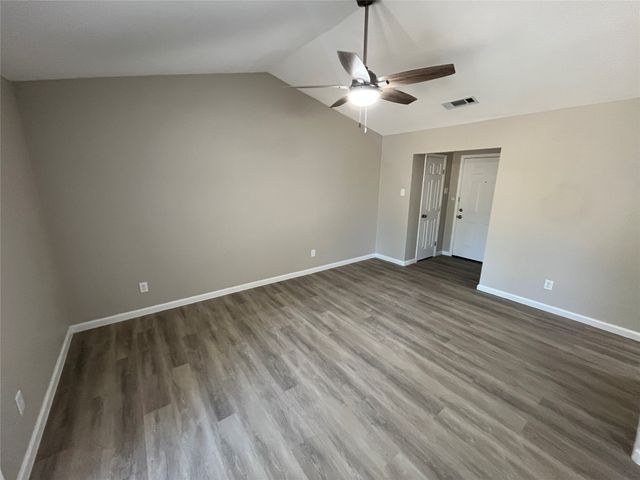 9615 Oak Gate Lane, Dallas, TX 75217