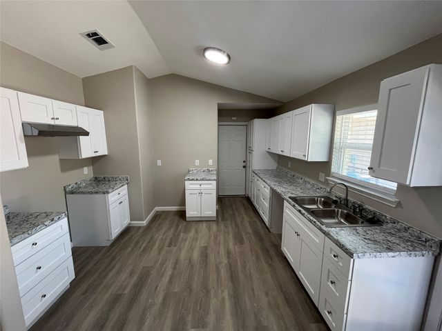 9615 Oak Gate Lane, Dallas, TX 75217