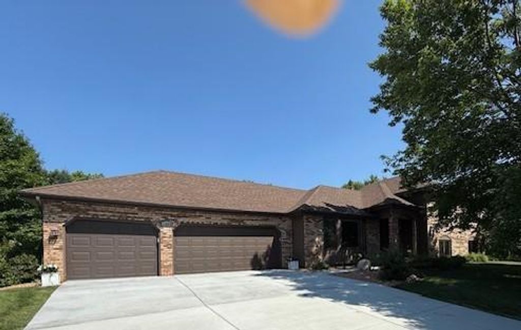 11864 64th Avenue N, Maple Grove, MN 55369