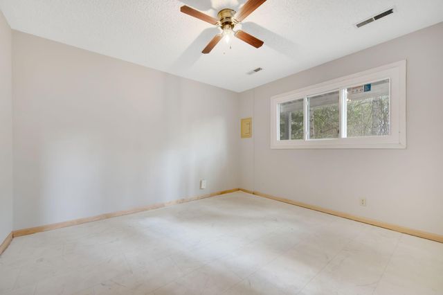 885 70th Avenue N, Brooklyn Center, MN 55430