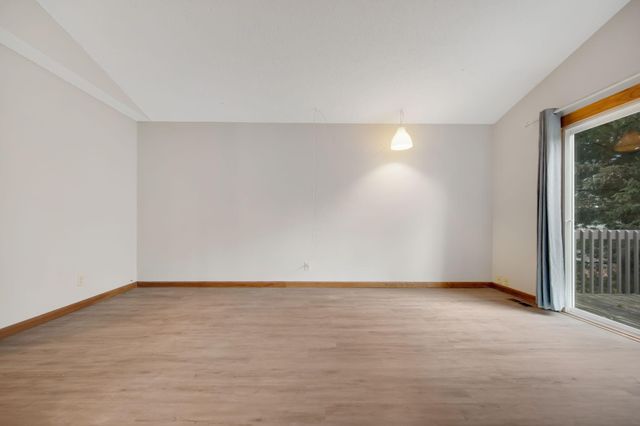 885 70th Avenue N, Brooklyn Center, MN 55430