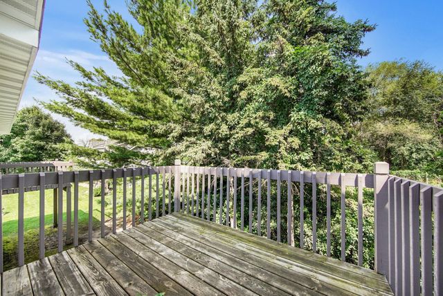 885 70th Avenue N, Brooklyn Center, MN 55430