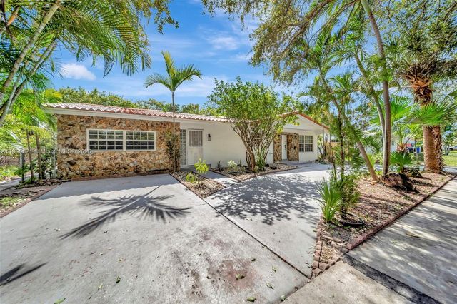 840 NE 182nd St, North Miami Beach, FL 33162