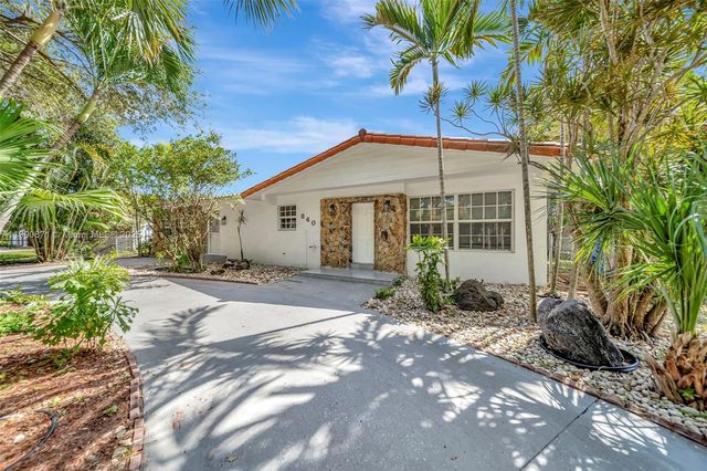 840 NE 182nd St, North Miami Beach, FL 33162