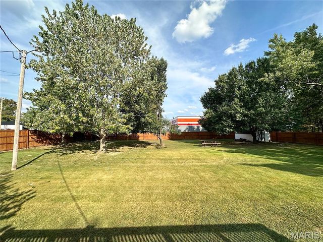 1100 S Gertrude Street, Salem, MO 65560