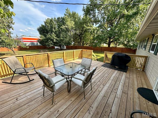 1100 S Gertrude Street, Salem, MO 65560