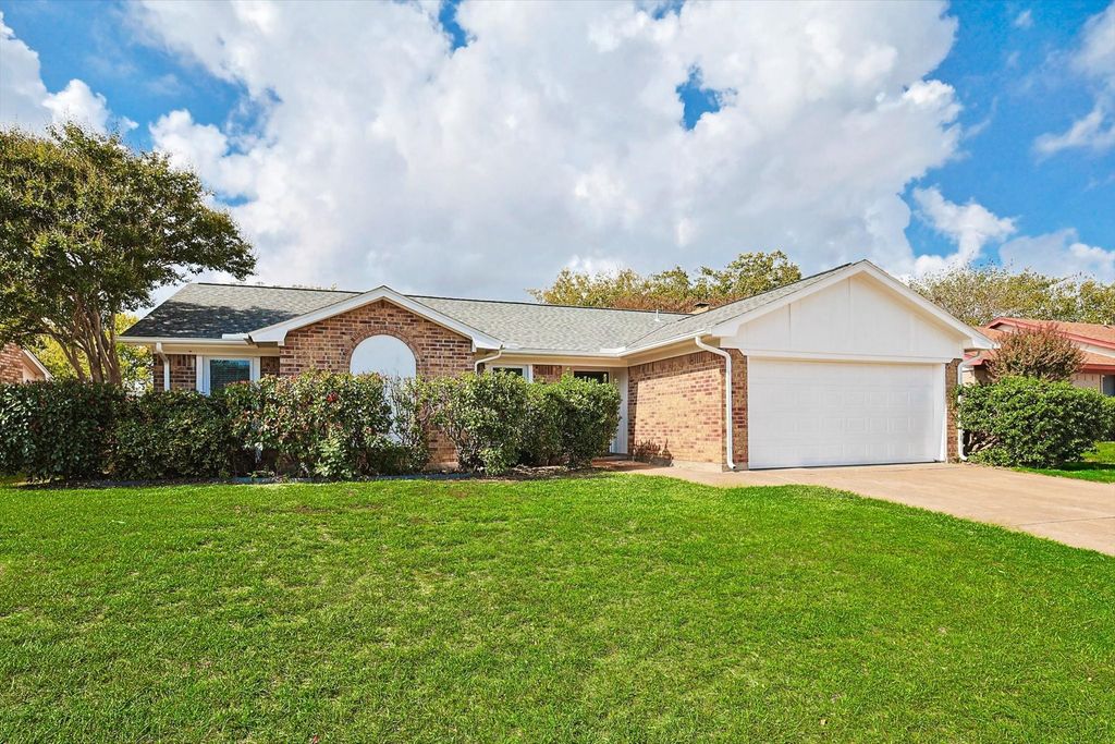 3433 Murphy Drive, Bedford, TX 76021