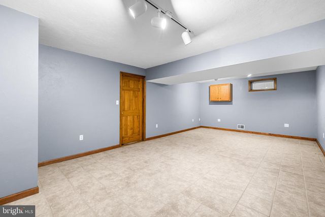 106 DAKOTA DR, Hanover, PA 17331
