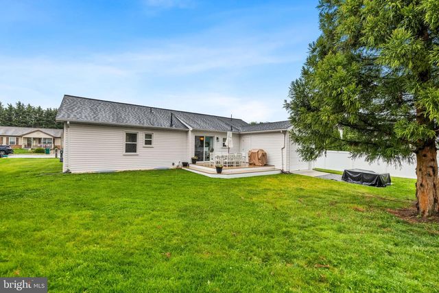 106 DAKOTA DR, Hanover, PA 17331