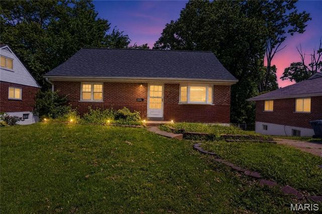 8643 Belcrest Lane, St John, MO 63114