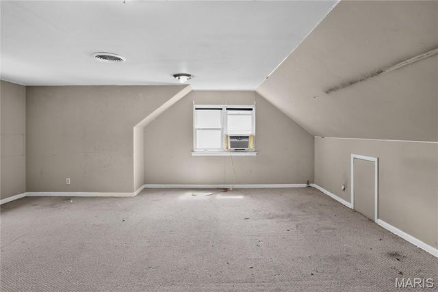 8643 Belcrest Lane, St John, MO 63114