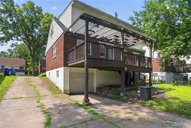 8643 Belcrest Lane, St John, MO 63114