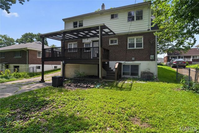 8643 Belcrest Lane, St John, MO 63114