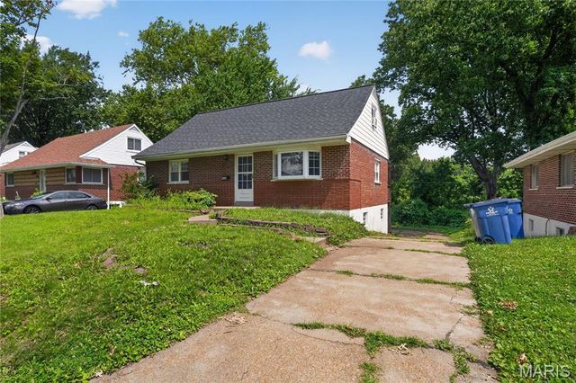 8643 Belcrest Lane, St John, MO 63114