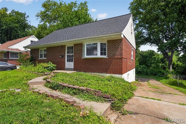 8643 Belcrest Lane, St John, MO 63114