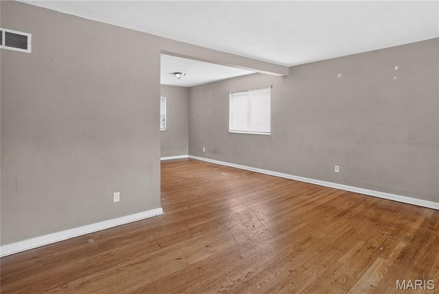 8643 Belcrest Lane, St John, MO 63114