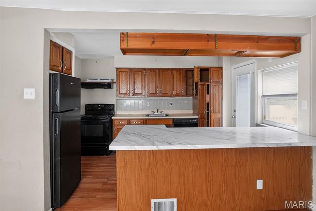 8643 Belcrest Lane, St John, MO 63114