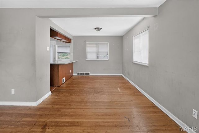 8643 Belcrest Lane, St John, MO 63114