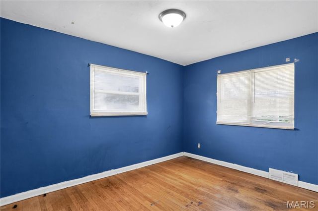 8643 Belcrest Lane, St John, MO 63114