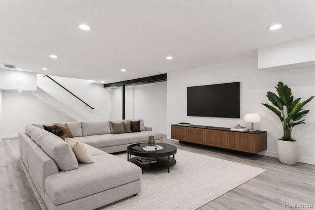 2577 Buckingham Avenue, Birmingham, MI 48009