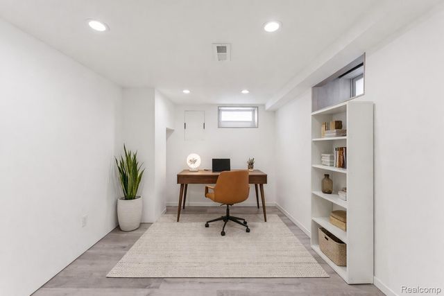 2577 Buckingham Avenue, Birmingham, MI 48009