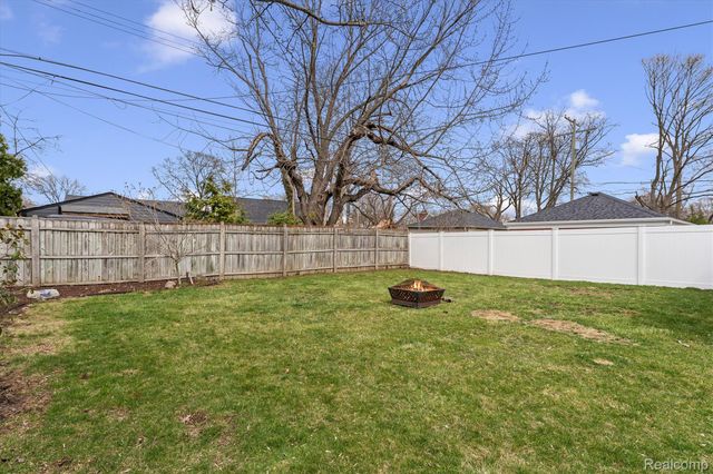 2577 Buckingham Avenue, Birmingham, MI 48009