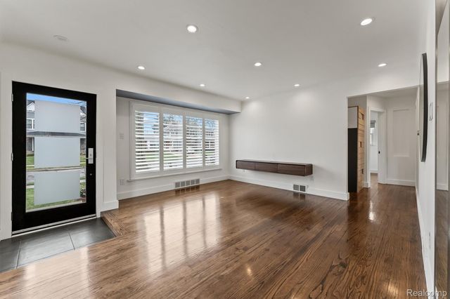 2577 Buckingham Avenue, Birmingham, MI 48009