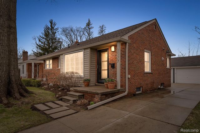 2577 Buckingham Avenue, Birmingham, MI 48009