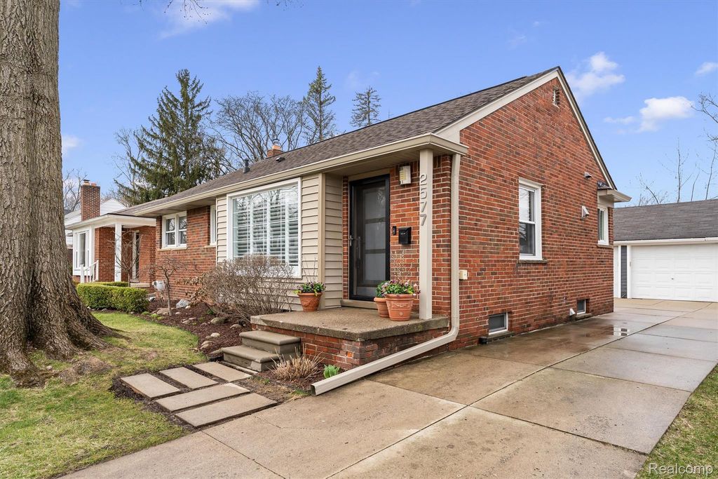 2577 Buckingham Avenue, Birmingham, MI 48009